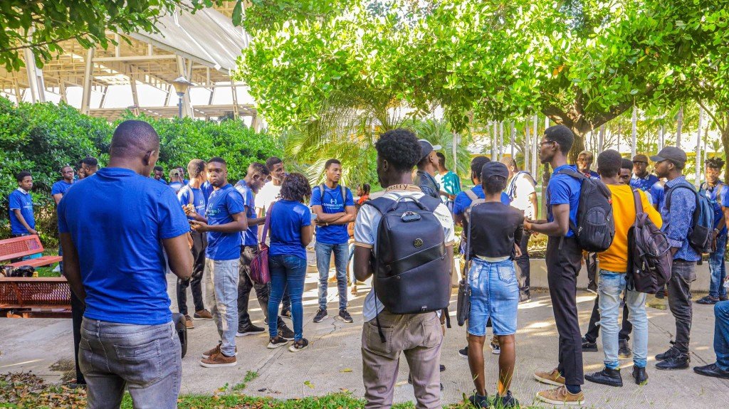 Membres du réseau réunis en extérieur au Cap-Haïtien