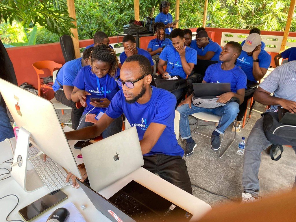 Atelier dans un laboratoire Coding Club Haïti aux Cayes