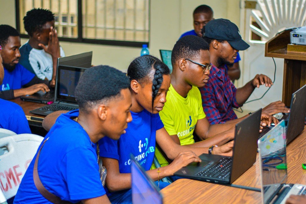 Membres de Carrefour en atelier de programmation